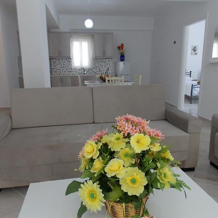 Zeta'S Apartments Sarande Bagian luar foto