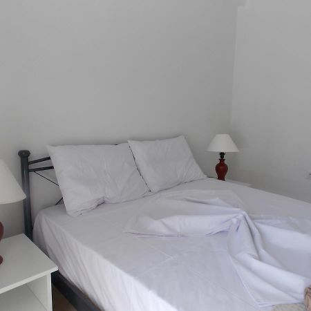 Zeta'S Apartments Sarande Bagian luar foto