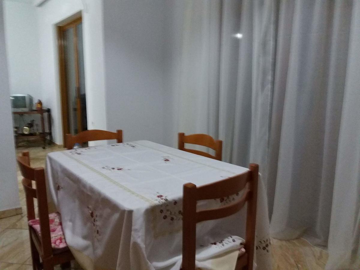 Zeta'S Apartments Sarande Bagian luar foto