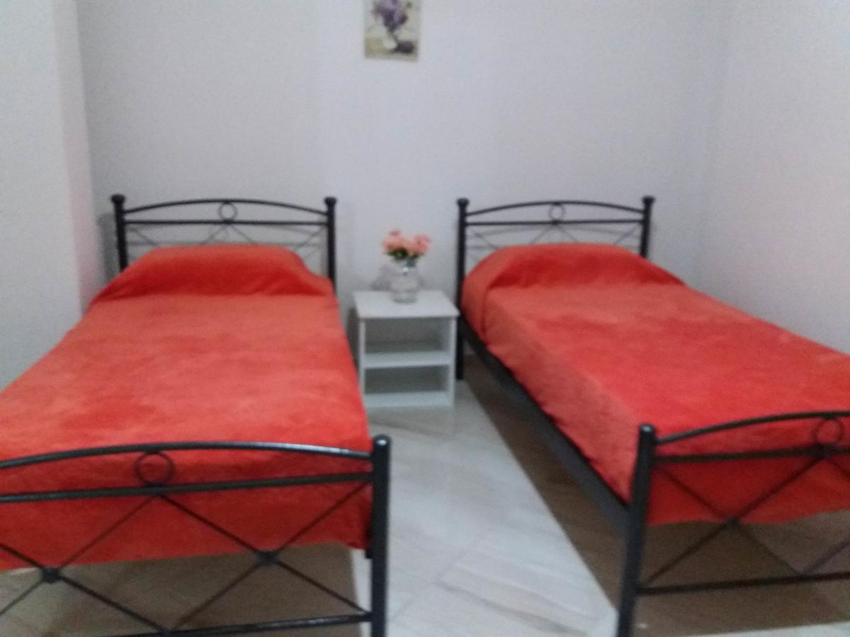Zeta'S Apartments Sarande Bagian luar foto