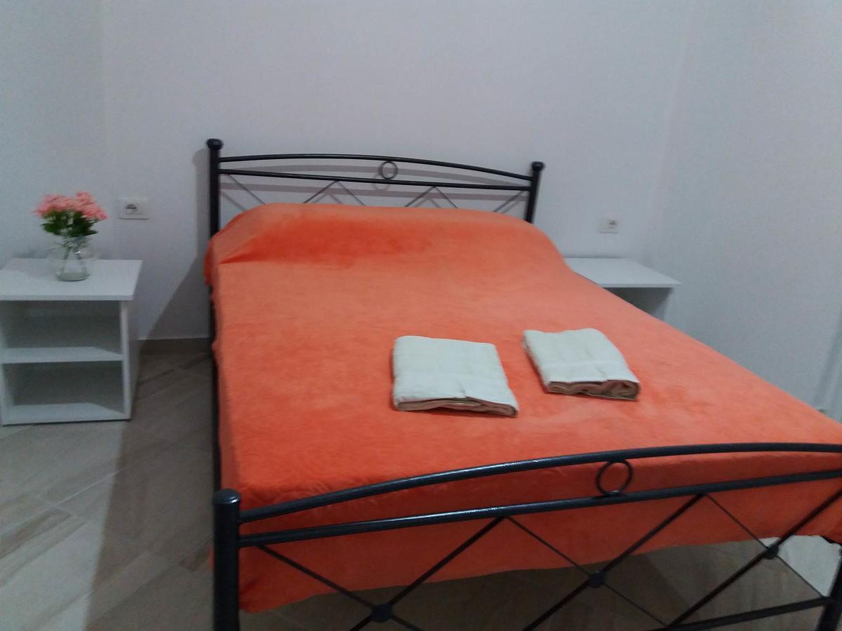 Zeta'S Apartments Sarande Bagian luar foto