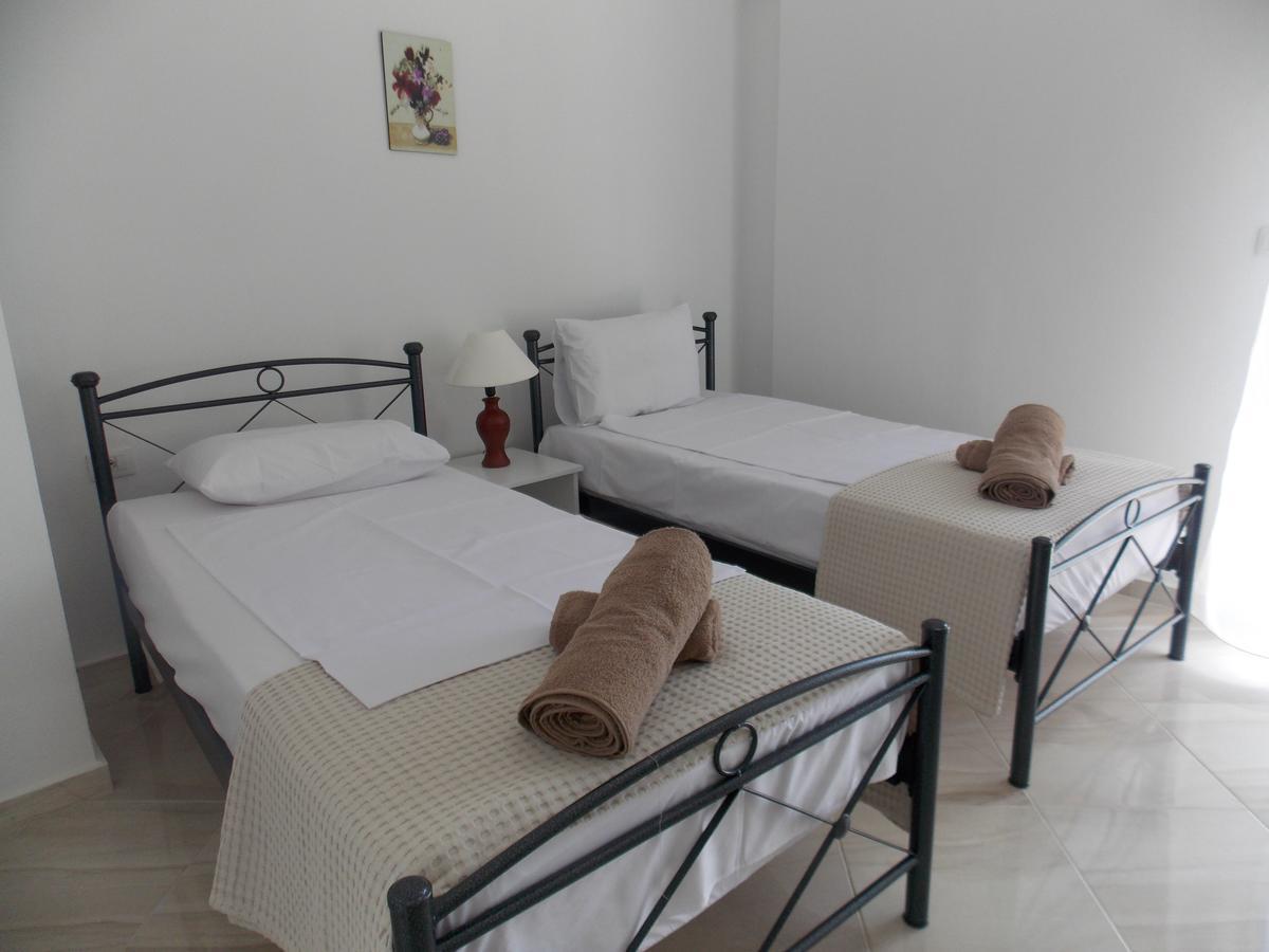 Zeta'S Apartments Sarande Bagian luar foto