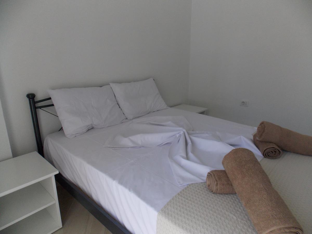 Zeta'S Apartments Sarande Bagian luar foto