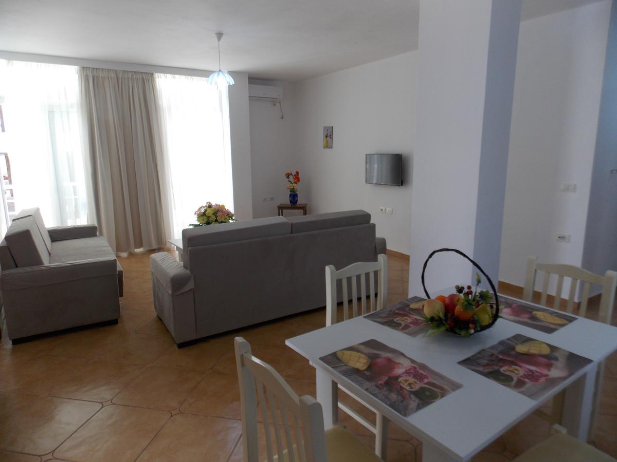 Zeta'S Apartments Sarande Bagian luar foto