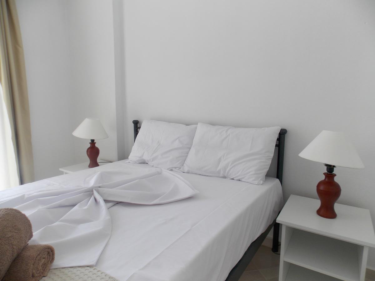Zeta'S Apartments Sarande Bagian luar foto