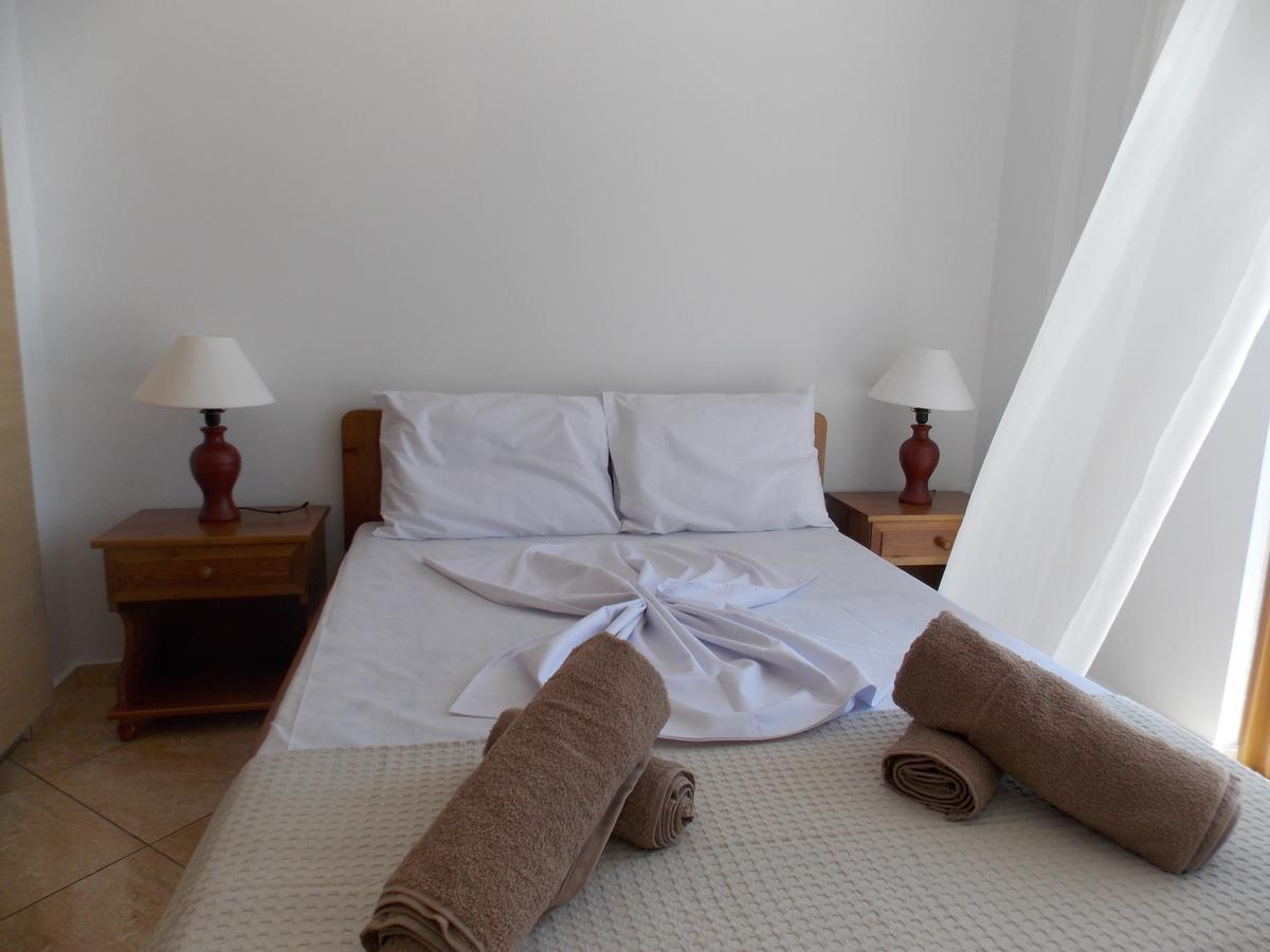 Zeta'S Apartments Sarande Bagian luar foto