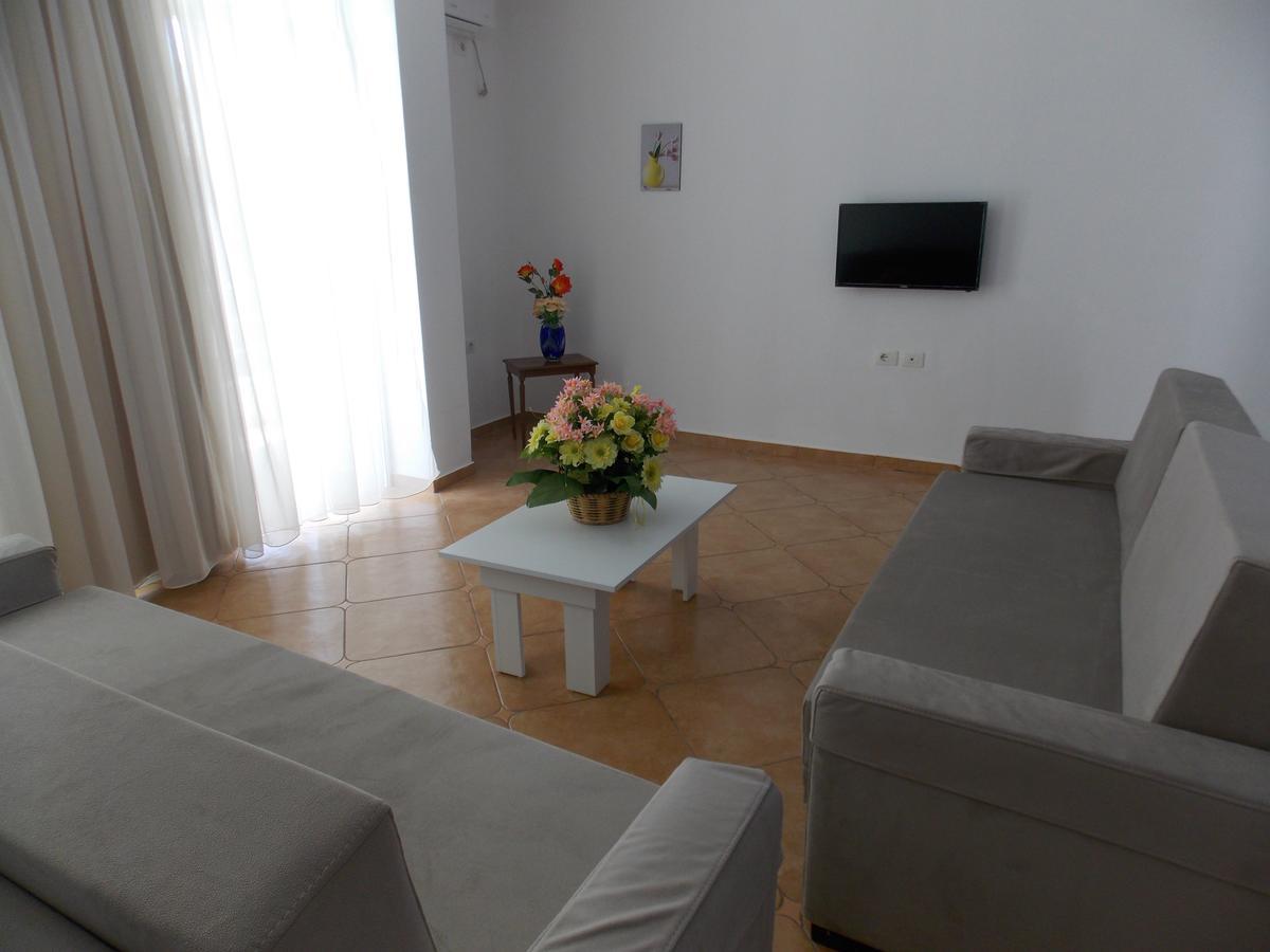 Zeta'S Apartments Sarande Bagian luar foto